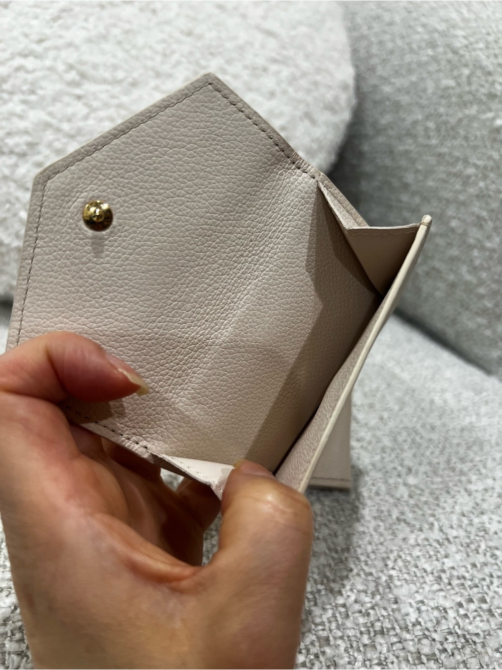Louis Vuitton Cream compact trifold Leather Wallet with Gold LV - Picture 5 of 10
